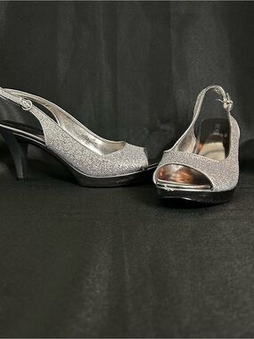 Nine West Women’s Silver Glitter Slingback Peep-Toe Heels 7.5